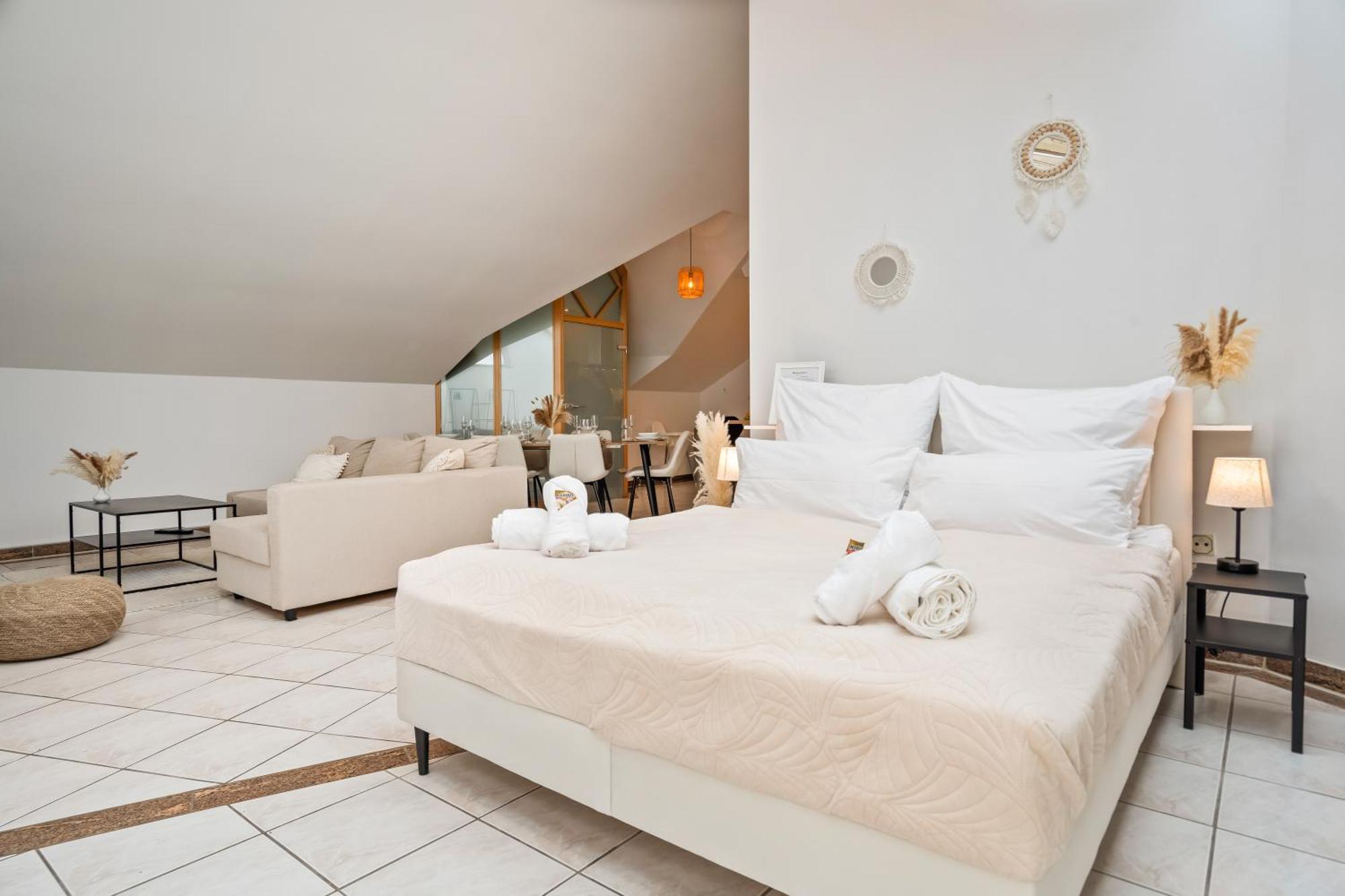 Stadtoase Fulda Mit Flair - Whirlpool, Balkon, 2Xparkplaetze, Highspeed Wlan Eksteriør billede